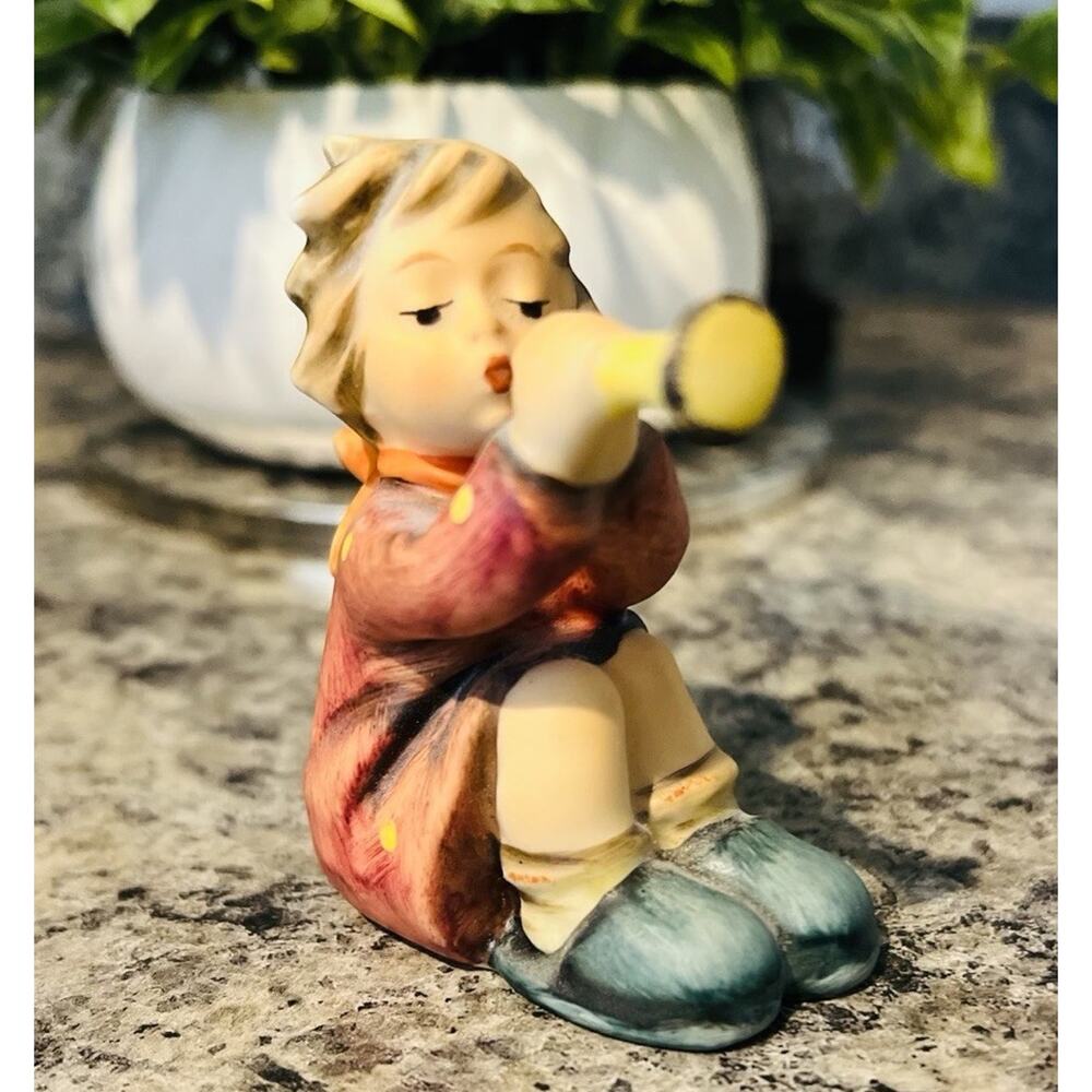 Hummel Figurine 2 3/4" Girl with Trumpet #391 TMK6 Goebel W. Germany 1968